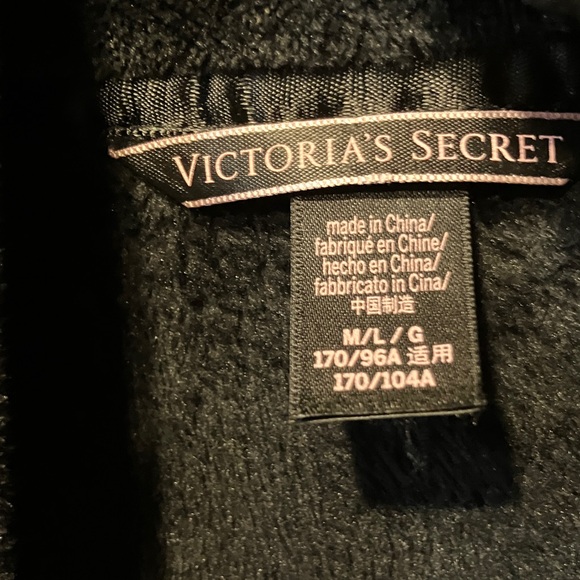 Victoria's Secret Black Plush Robe - Picture 3 of 3
